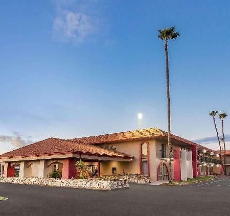 Ramada By Wyndham Mesa Downtown Hotel Bagian luar foto