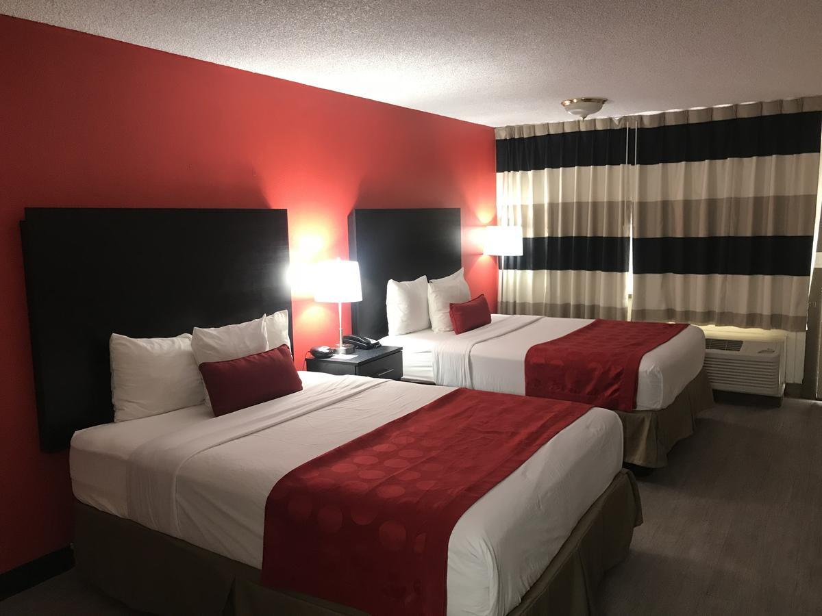 Ramada By Wyndham Mesa Downtown Hotel Bagian luar foto