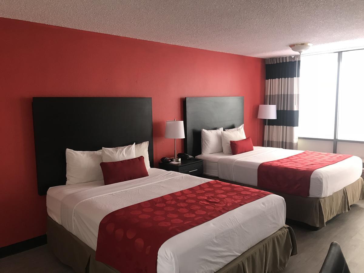 Ramada By Wyndham Mesa Downtown Hotel Bagian luar foto