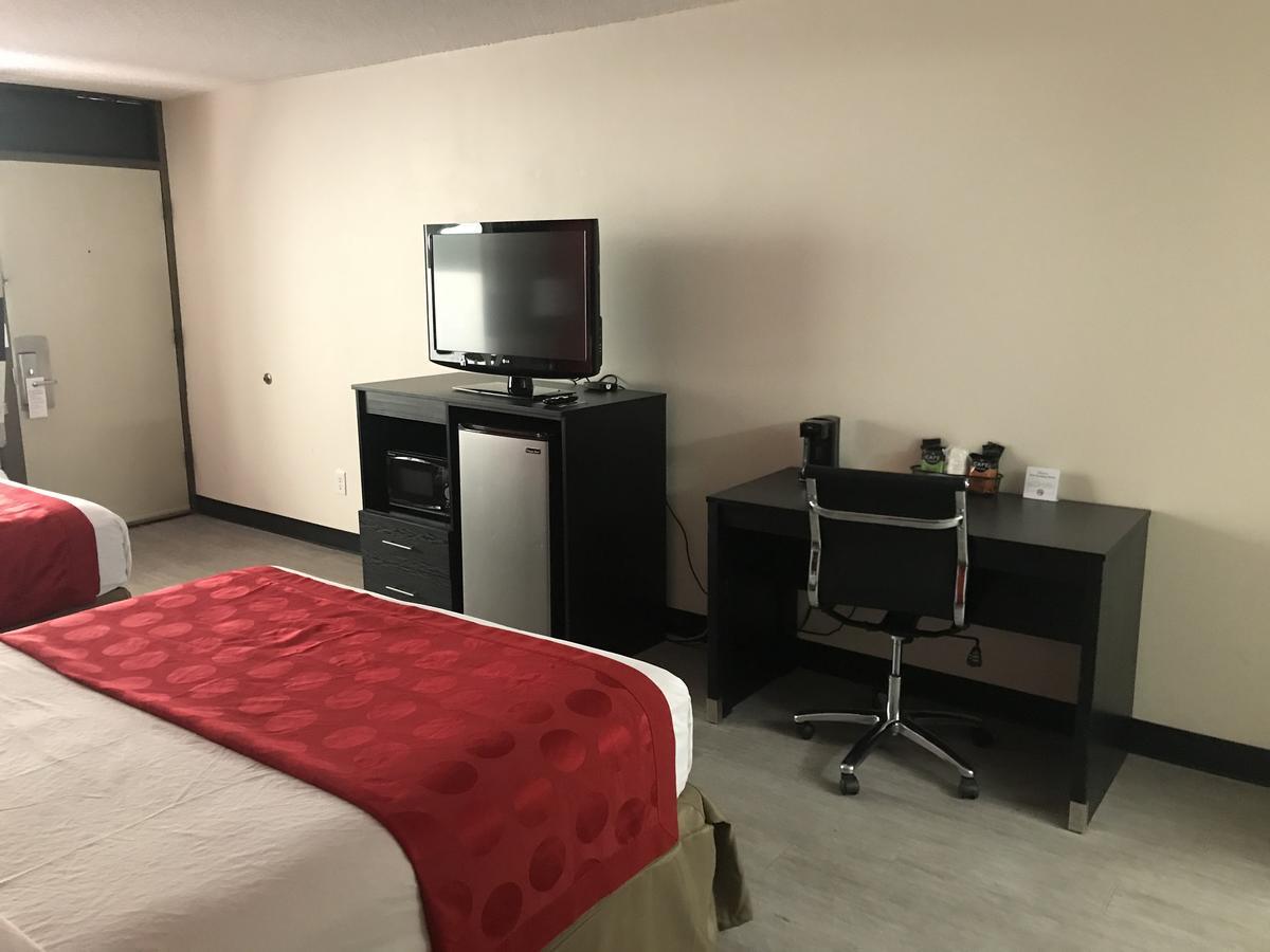 Ramada By Wyndham Mesa Downtown Hotel Bagian luar foto