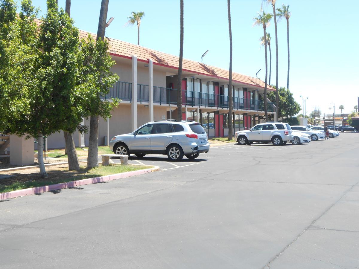 Ramada By Wyndham Mesa Downtown Hotel Bagian luar foto