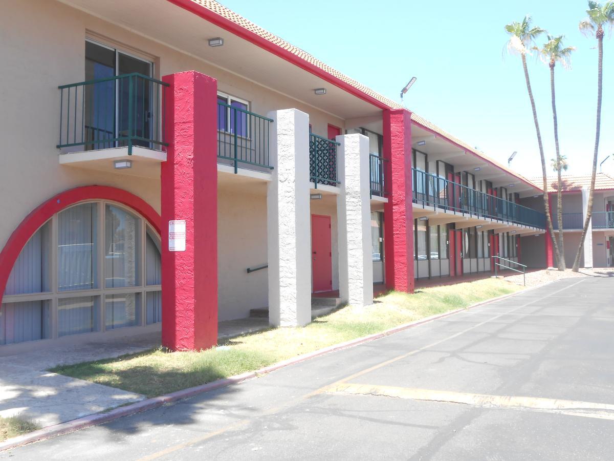 Ramada By Wyndham Mesa Downtown Hotel Bagian luar foto
