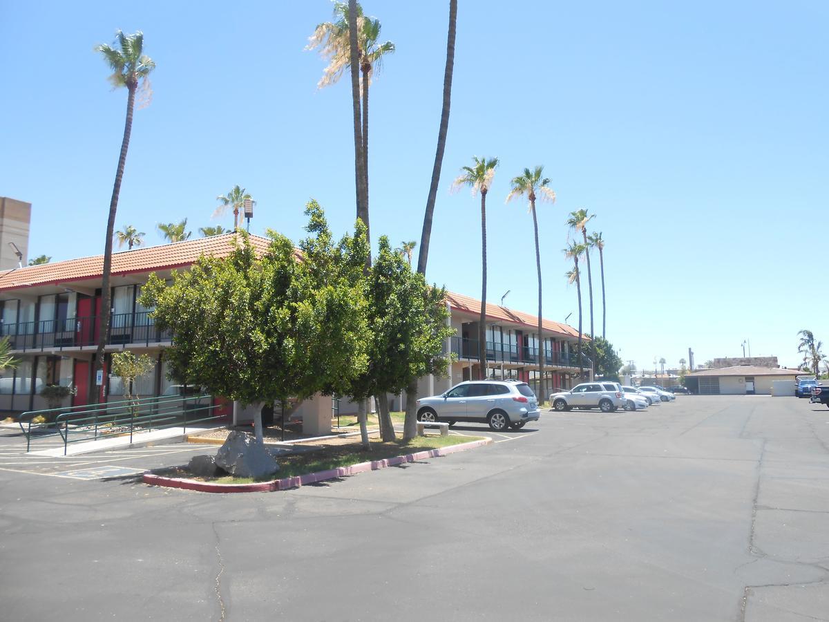 Ramada By Wyndham Mesa Downtown Hotel Bagian luar foto