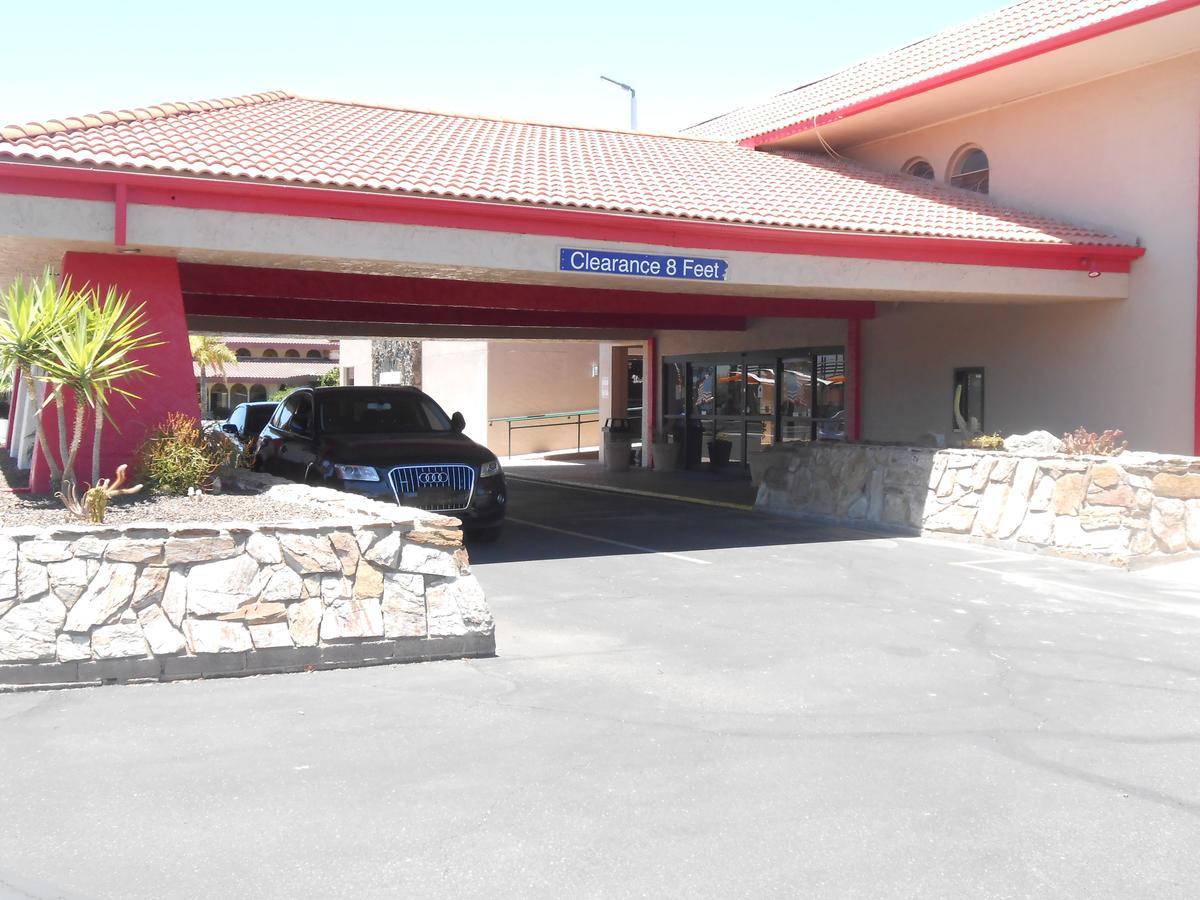 Ramada By Wyndham Mesa Downtown Hotel Bagian luar foto