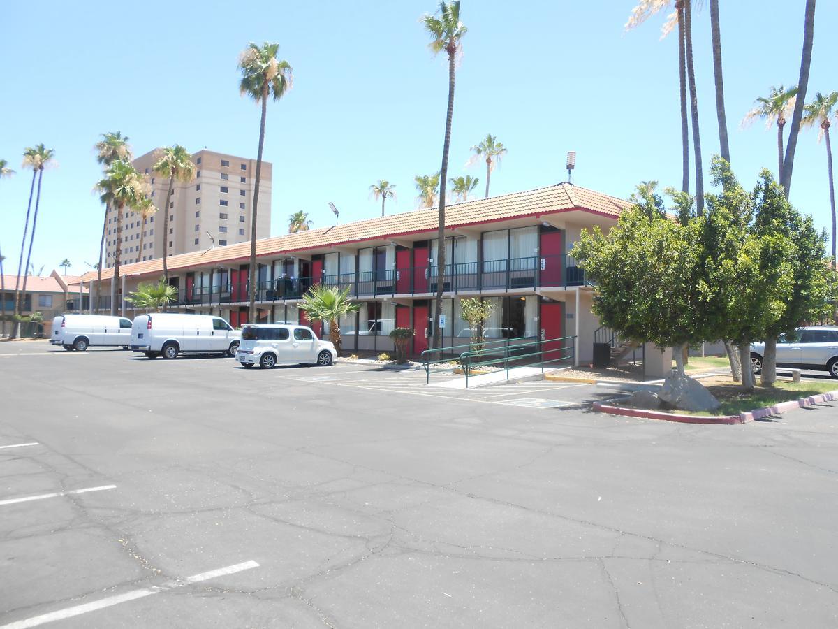 Ramada By Wyndham Mesa Downtown Hotel Bagian luar foto