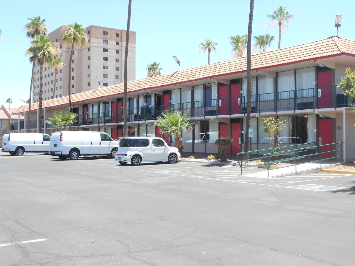 Ramada By Wyndham Mesa Downtown Hotel Bagian luar foto