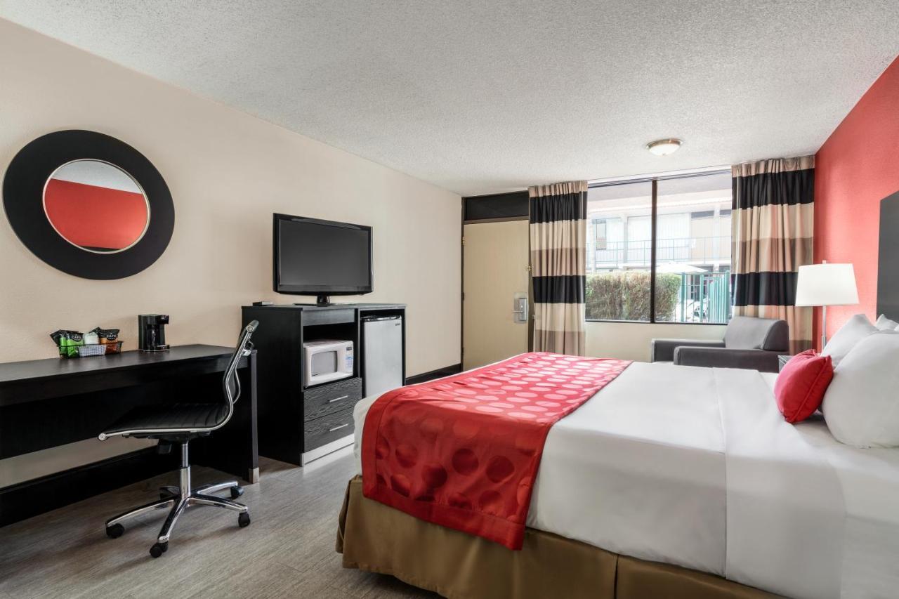 Ramada By Wyndham Mesa Downtown Hotel Bagian luar foto