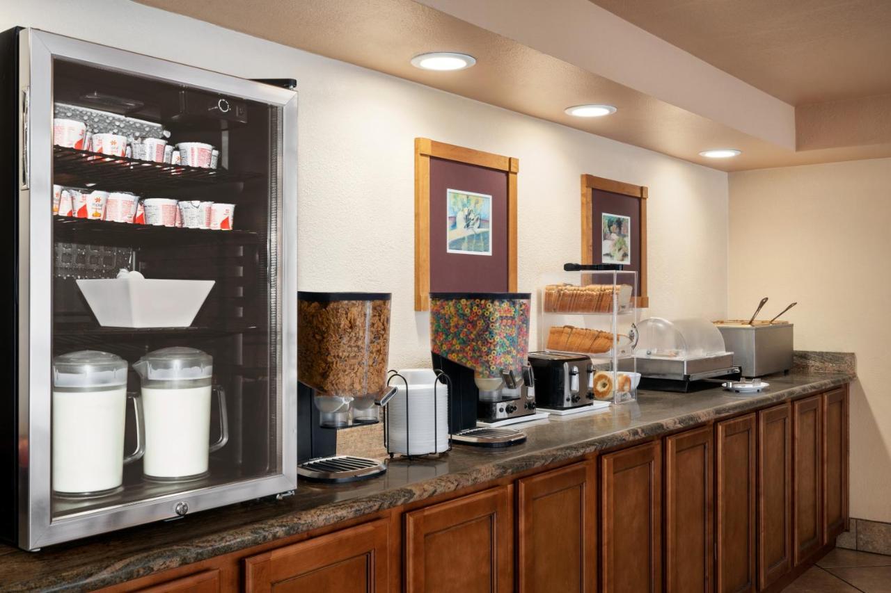 Ramada By Wyndham Mesa Downtown Hotel Bagian luar foto