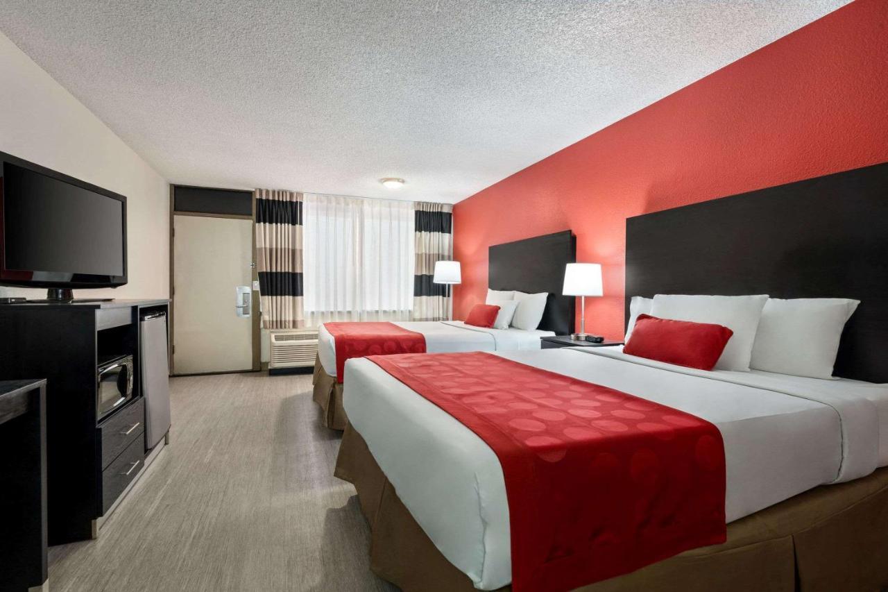 Ramada By Wyndham Mesa Downtown Hotel Bagian luar foto