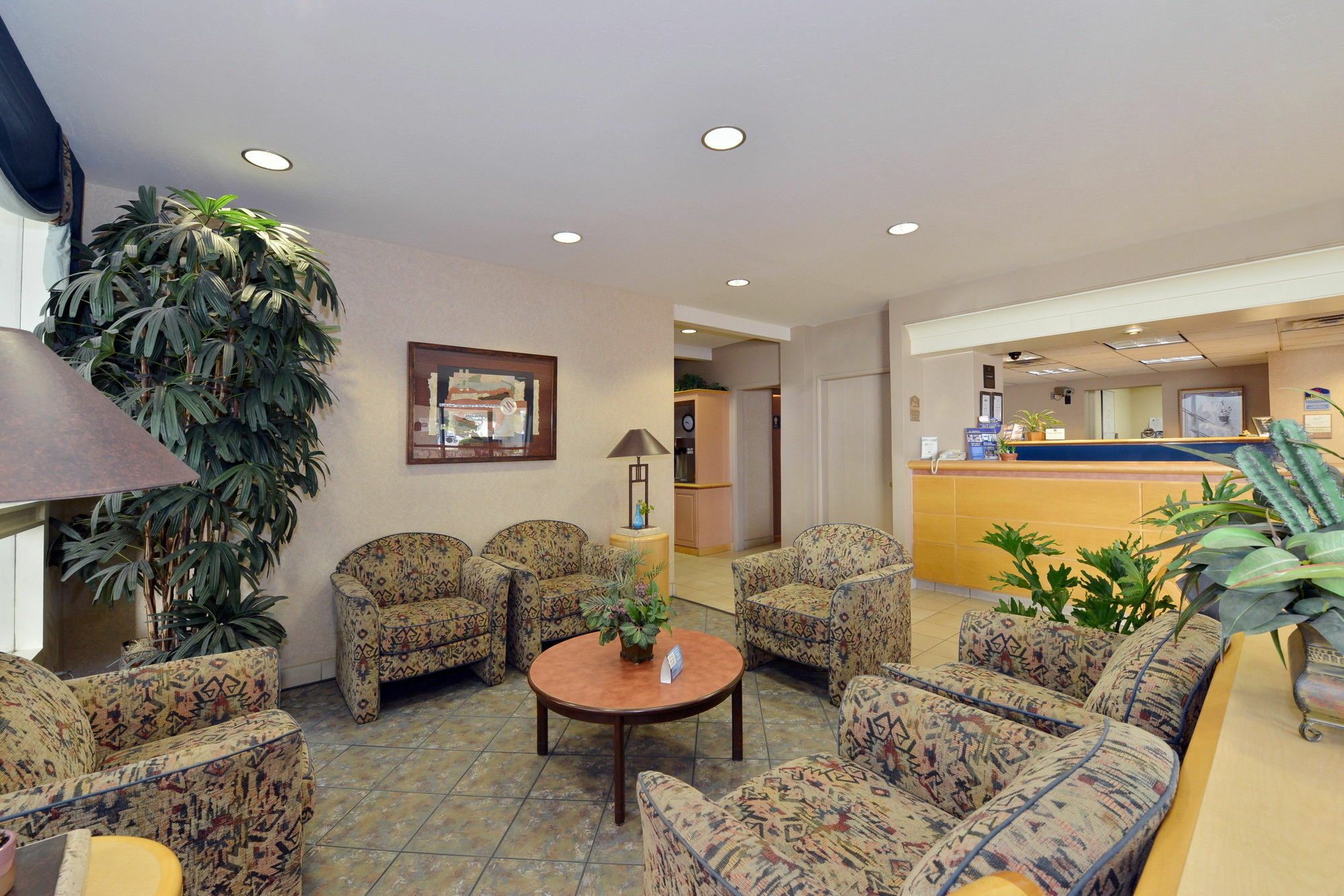Ramada By Wyndham Mesa Downtown Hotel Bagian luar foto